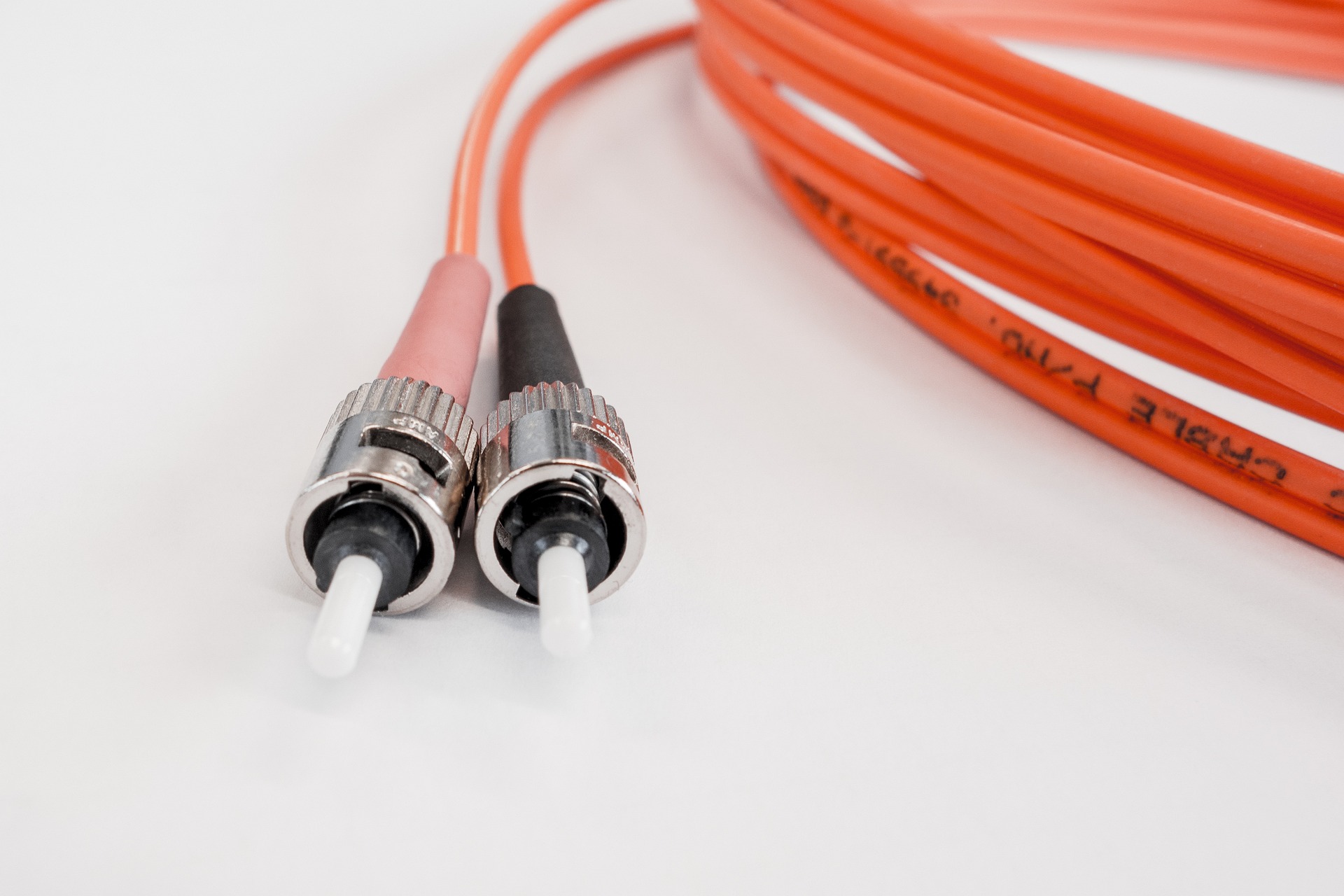 Złącza kablowe – kluczowe elementy instalacji elektrycznej