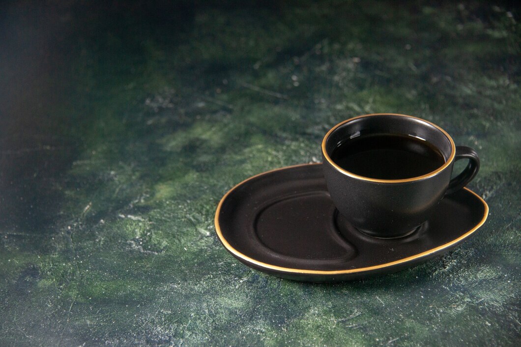 Jak wybrać idealne naczynia do serwowania ulubionej kawy – poradnik dla koneserów